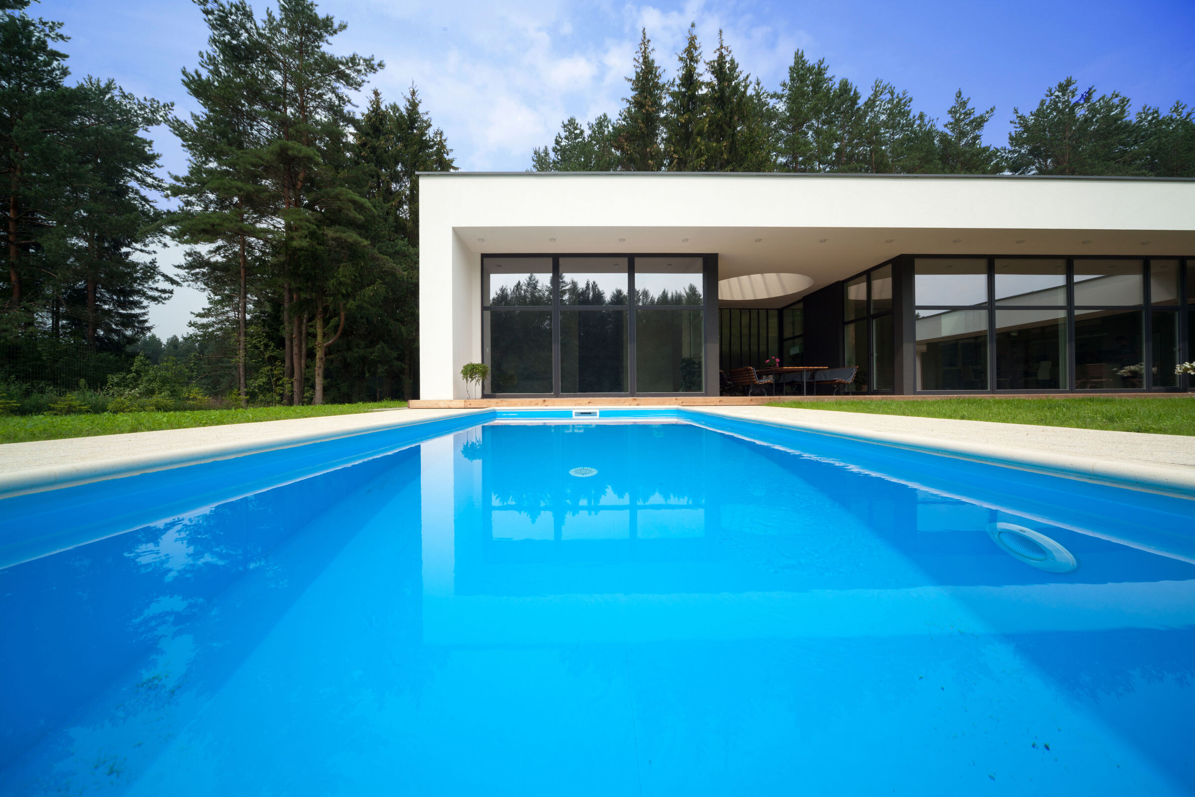 森林中的现代私密别墅-9