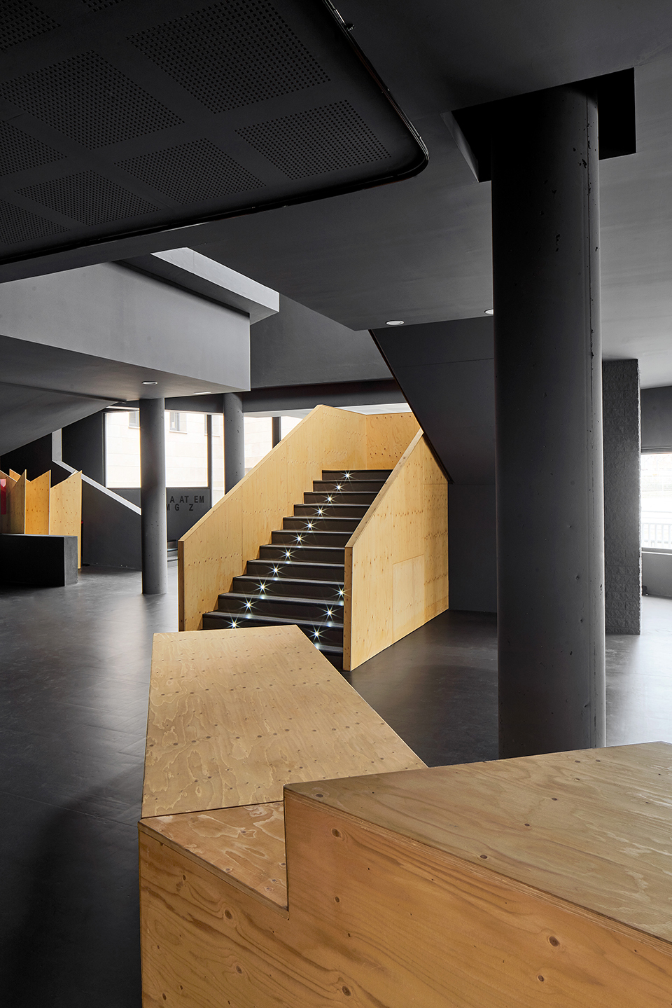 NAM Arquitectura | 西班牙托雷登瓦拉剧院翻新-20