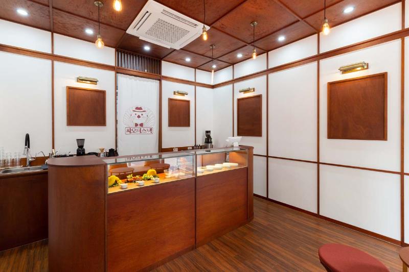 温馨 8 坪甜品店，展现小空间大魅力-11