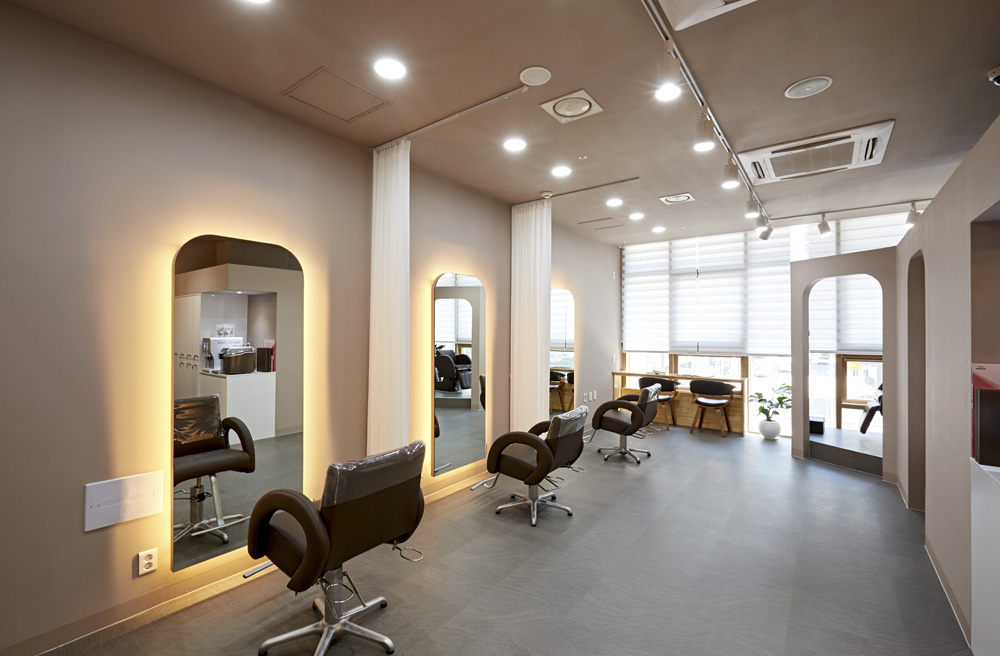 点亮空间之美 | 14 平米美容店的照明设计-7