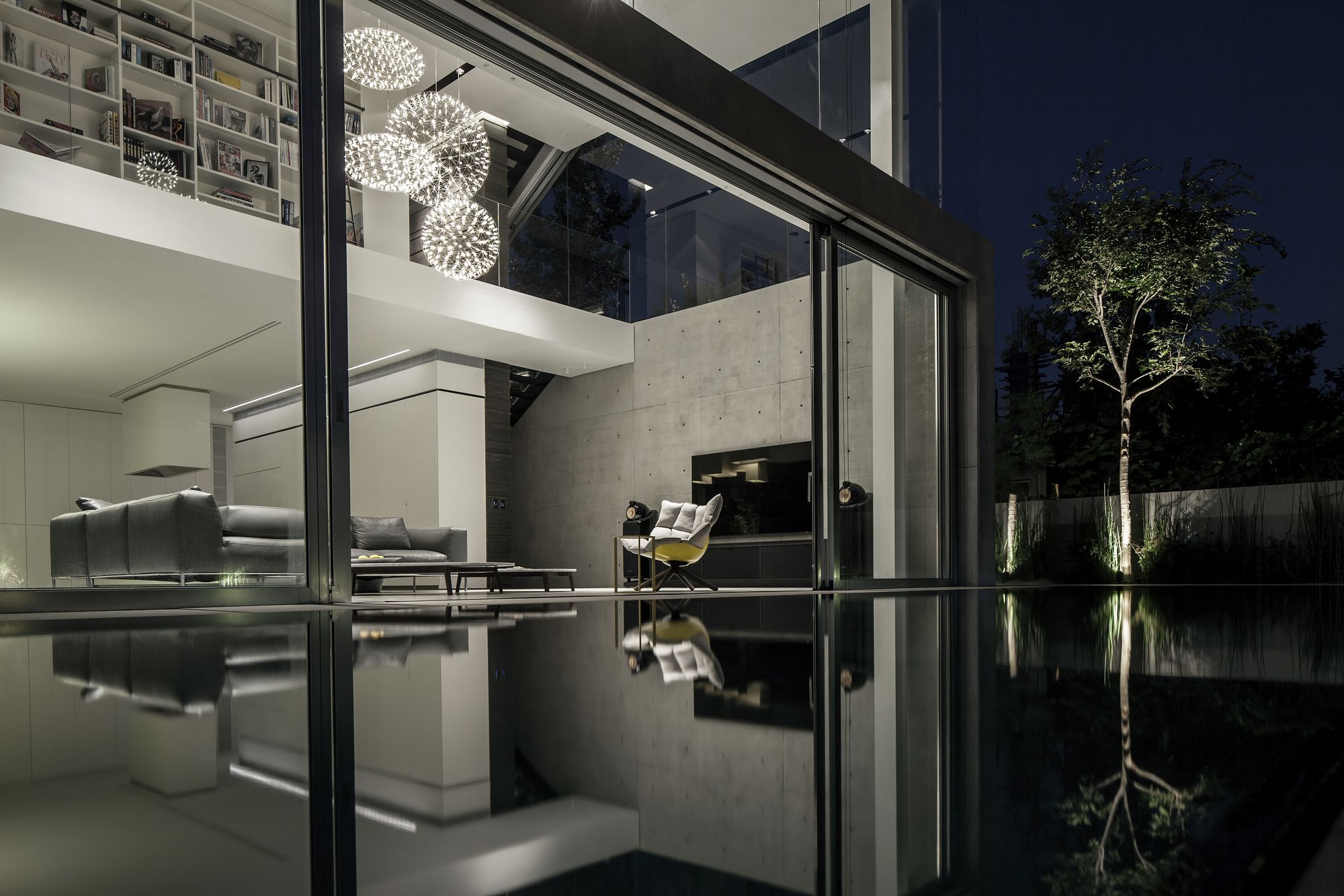 割裂与连接 | 混凝土与玻璃的共生之作-9