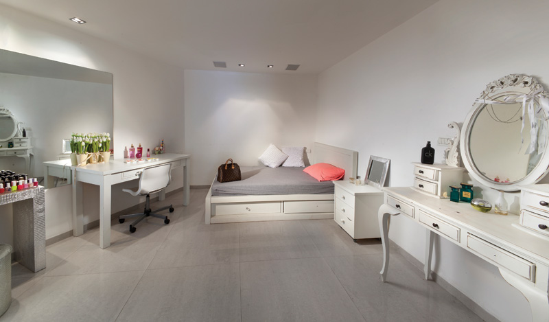 白色外观可变住宅设计丨设计师兼住户 吉莉·斯加尔-27