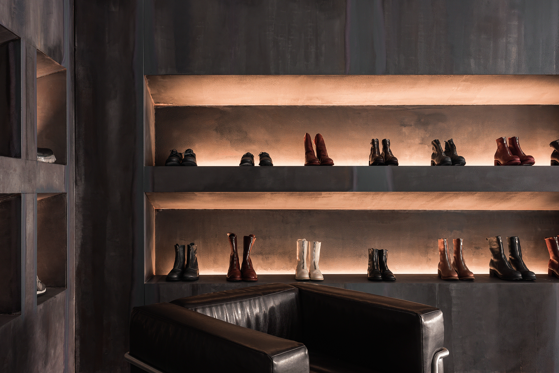 黑暗画廊丨越南河内丨Naki Wood Studio-32