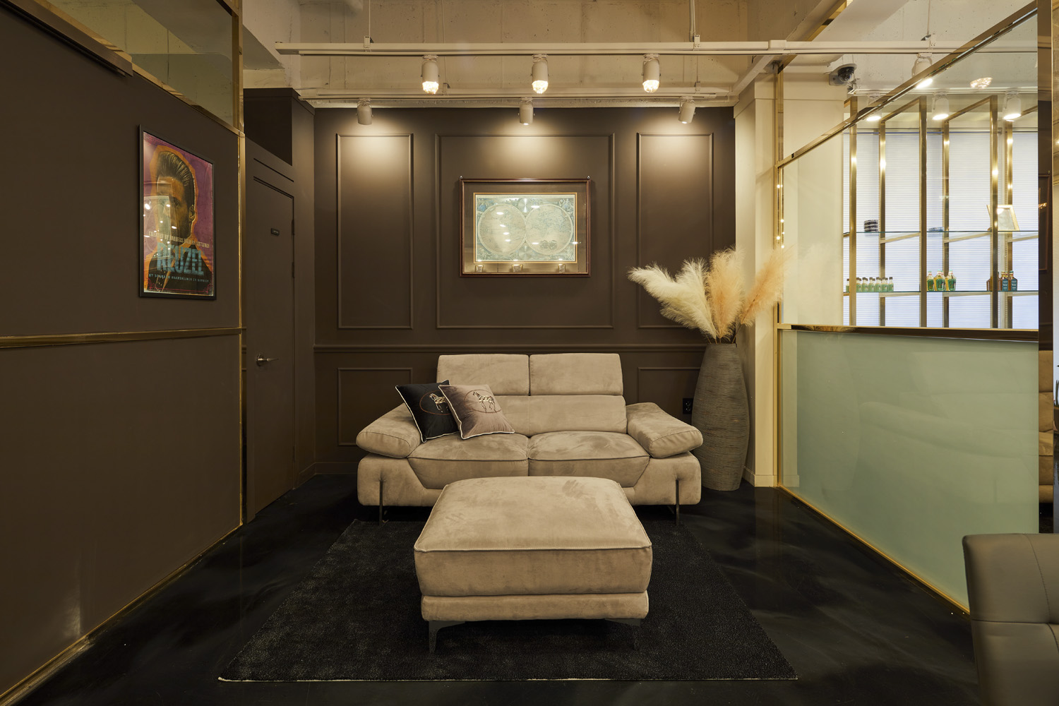 30 平米美妆店，现代与复古的完美融合-16