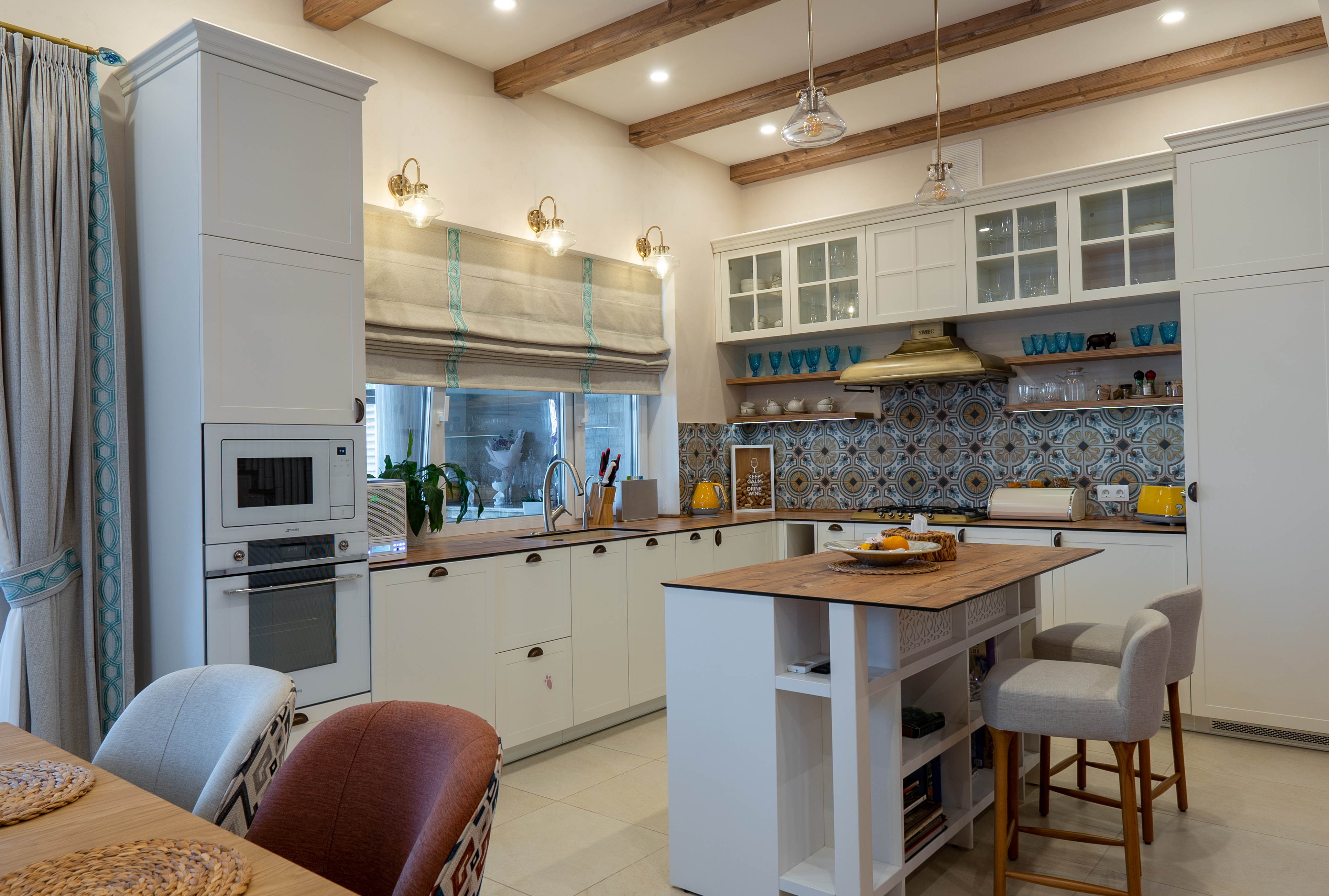 PRIVATE HOUSE: 300 sq.m, (Real)-0