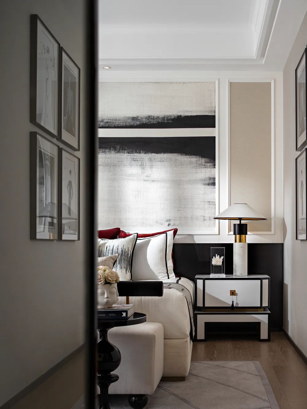 天津中海·津门大院现代法式样板房 | 黑红配色,致敬永恒经典-28