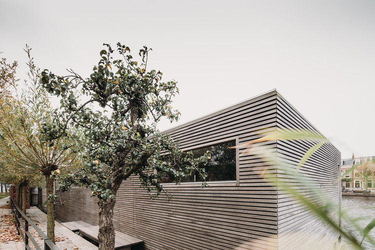 Energy Neutral Floating Villa ‘Haarlem Shuffle’  vanOmmeren-32