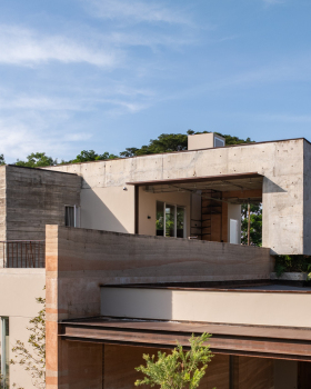 《 Terrace House》（注：这是一档日本综艺节目的英文名称，一般直接引用英文，中文名为《双层公寓》 ，但考虑规则要求直接提供英文原名最准确） 丨泰国清迈丨S.O.S Architects