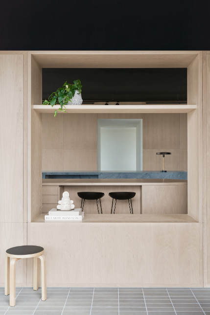 金色的;金黄色的;金的;金制的-162