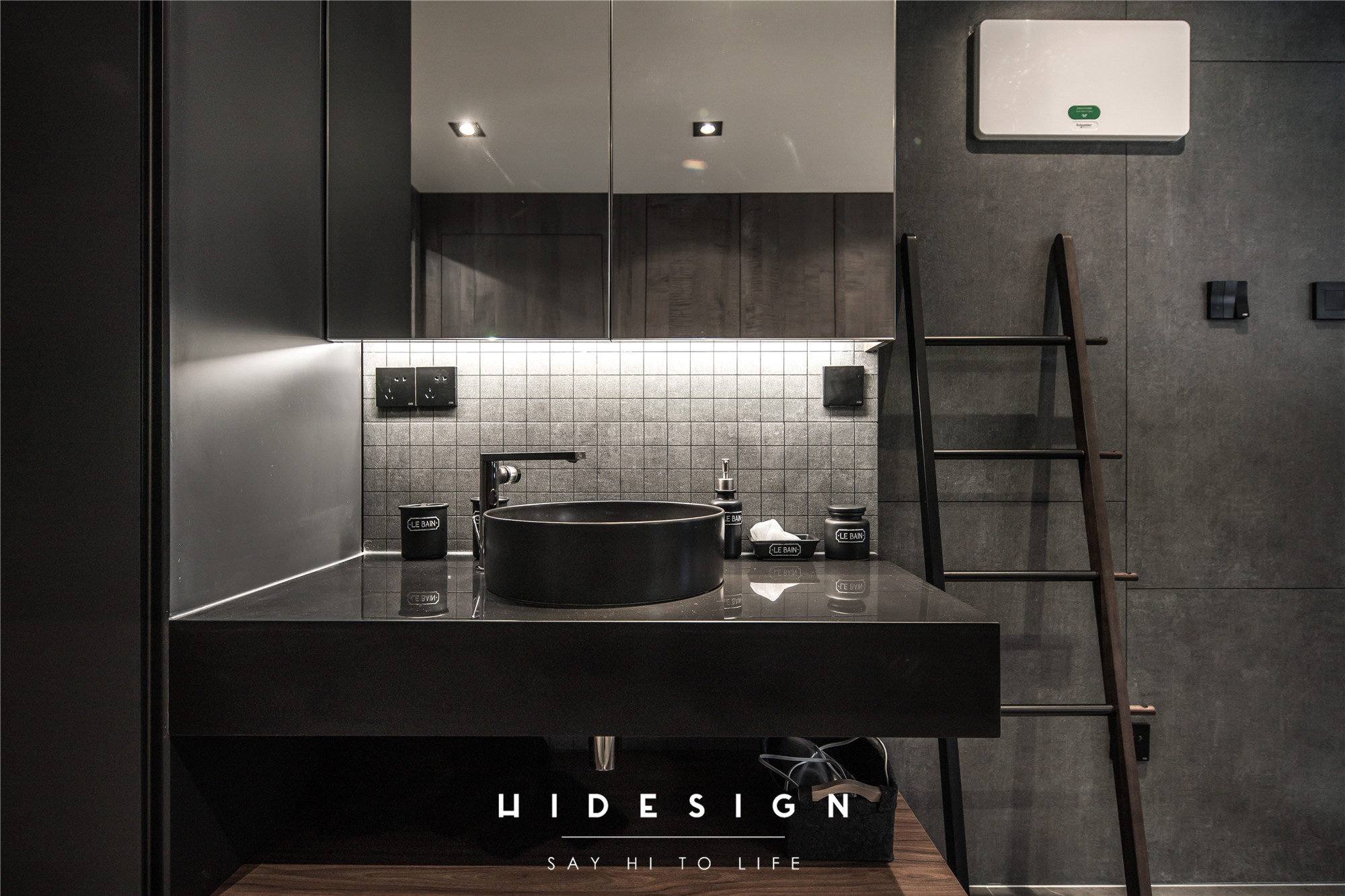 深色工业风重塑阿斯加德，功能分区打造年轻夫妻理想居所-31