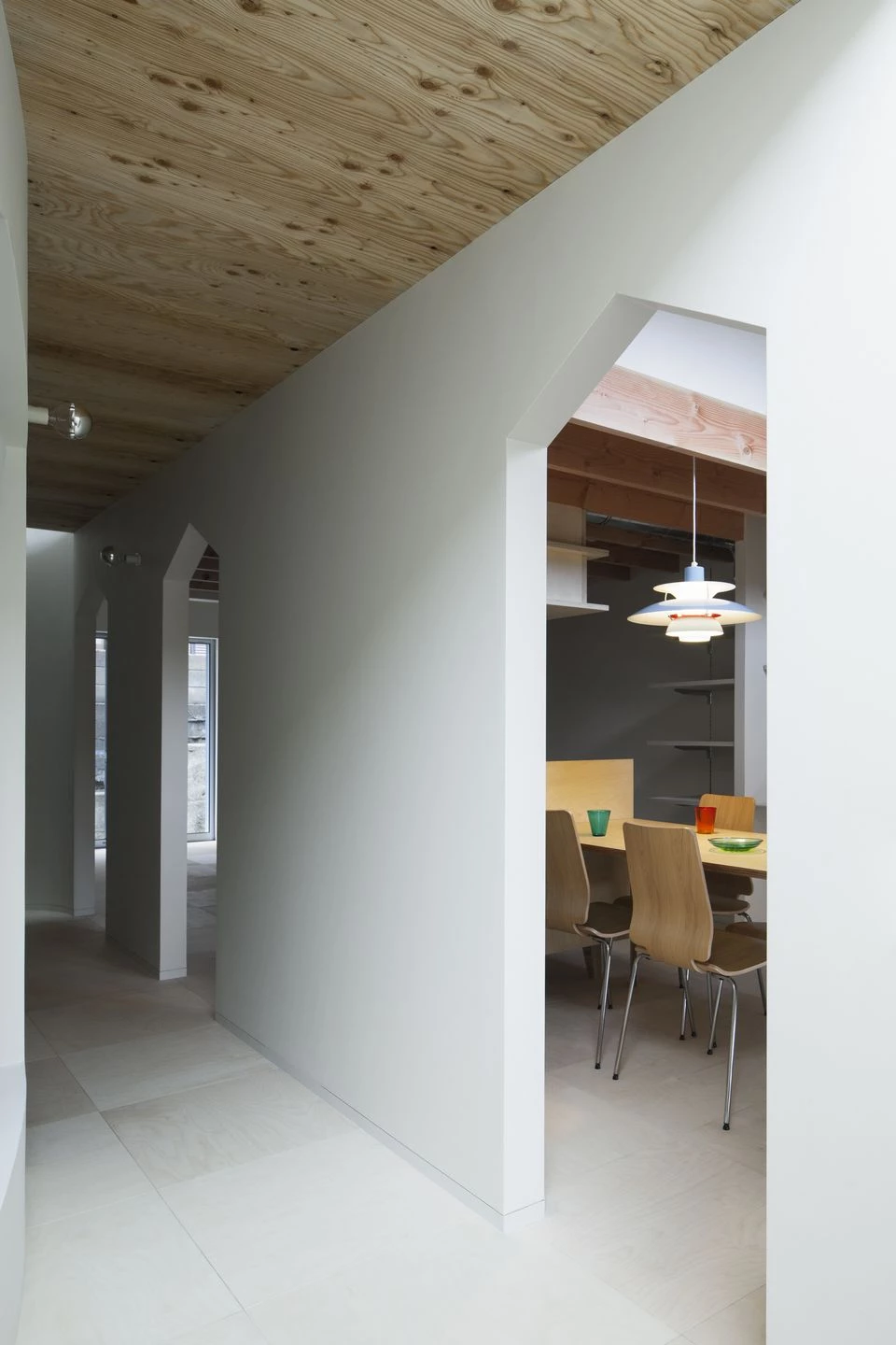 大阪方形住宅中的宁静与活力空间-8