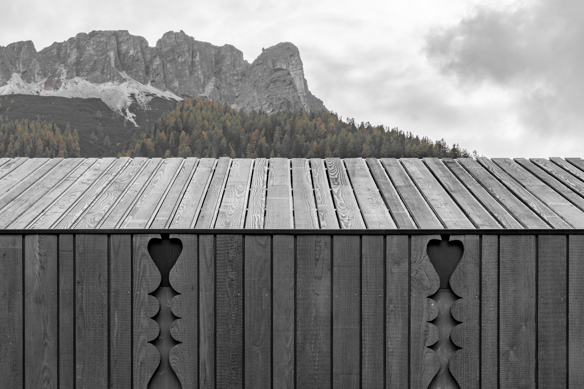 齐尔霍夫带客厅丨意大利丨NAEMAS Architekturkonzepte-29