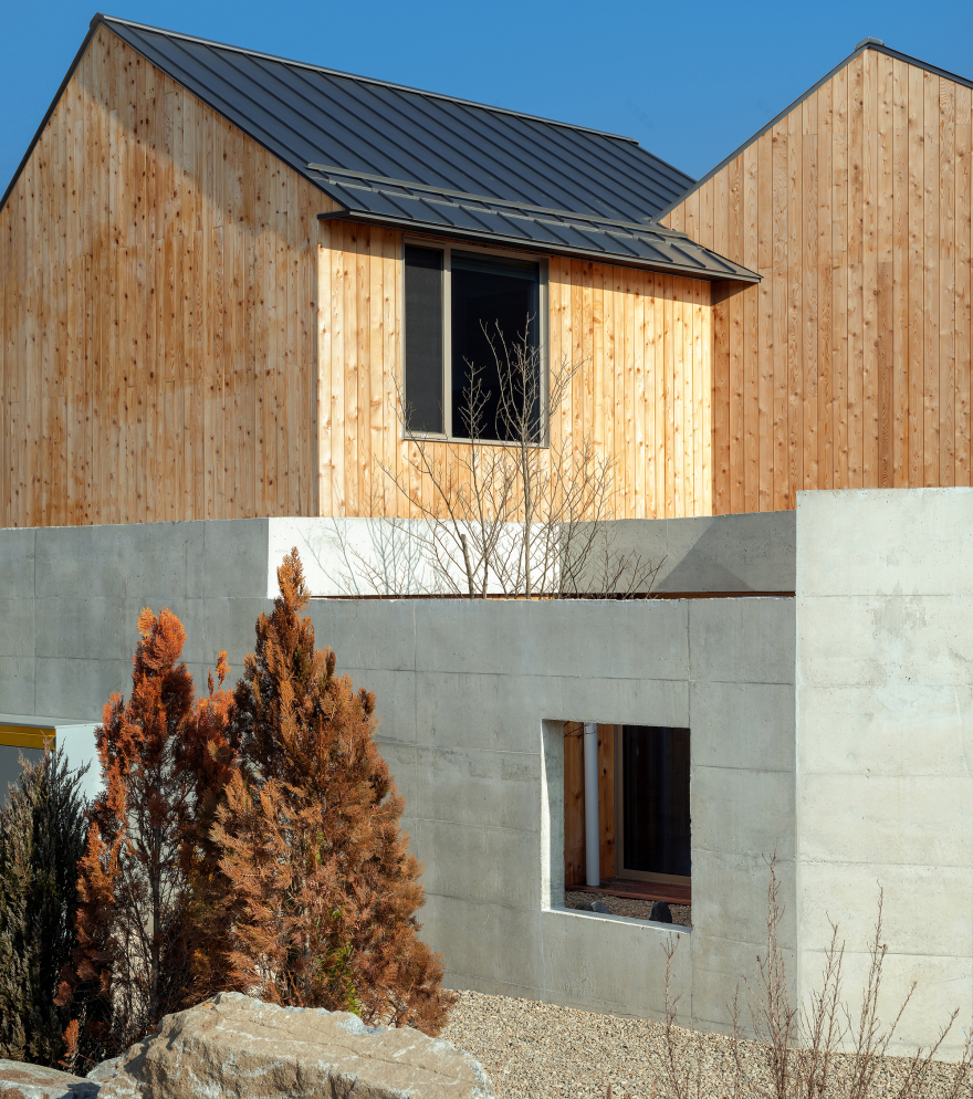 Two Gabled Volumes, One Landscape丨BRBB Architects-9