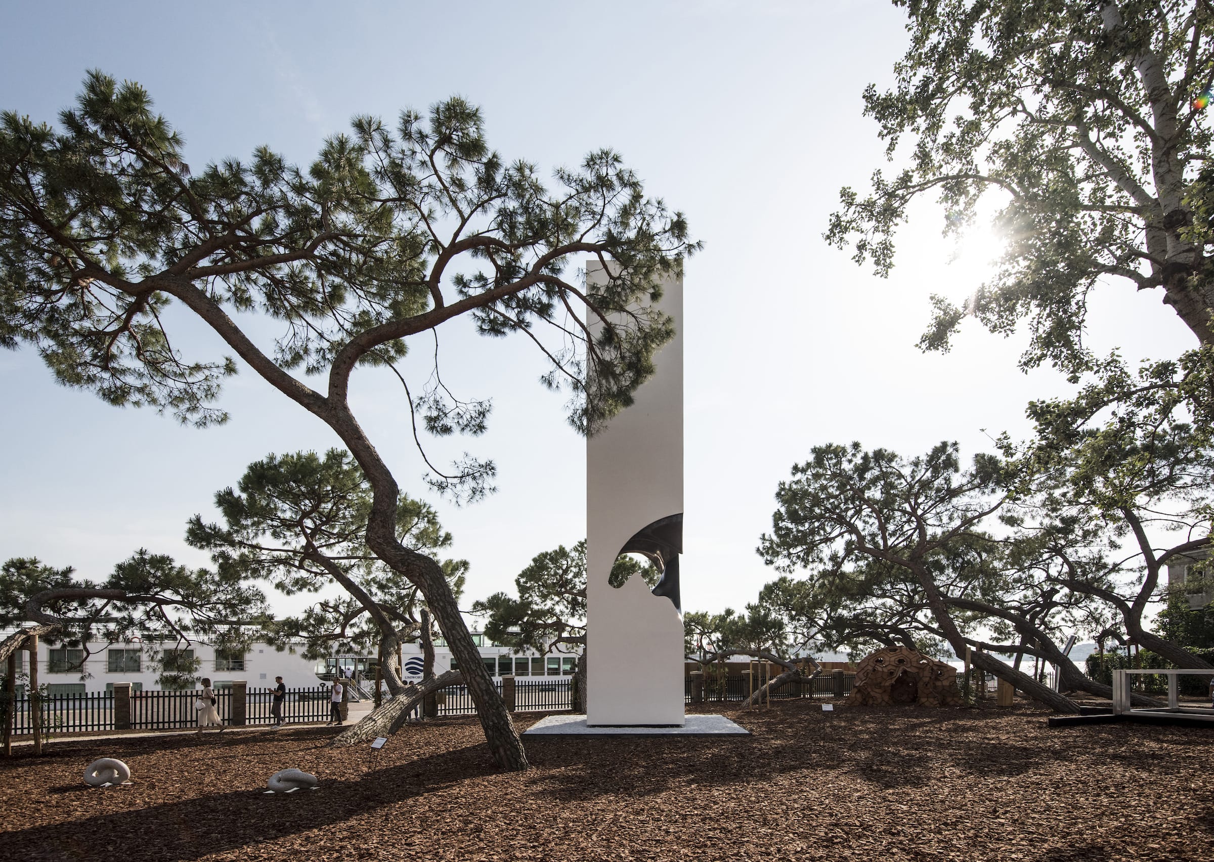 第16届威尼斯双年展上的艺术装置-5