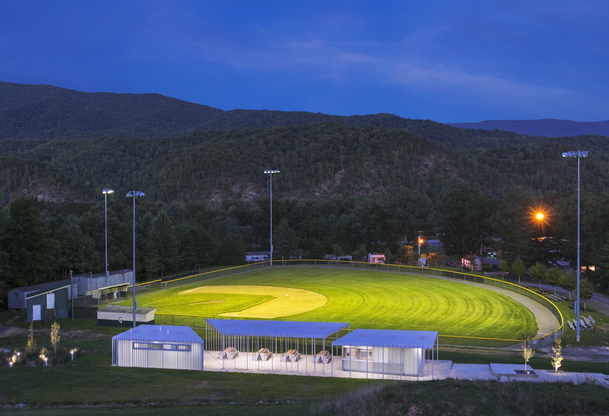 美国 Sharon Fieldhouse 房子——社区聚集的绿色建筑-46