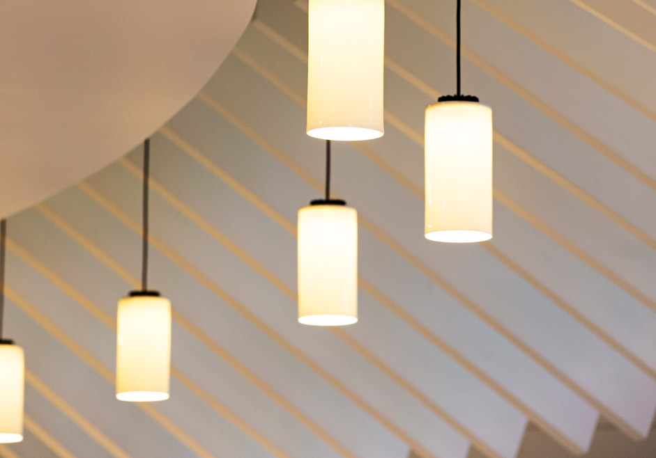 AL MUHALLABPLEX 购物中心丨AUREOLIGHTING,SARALEALVINAS-7