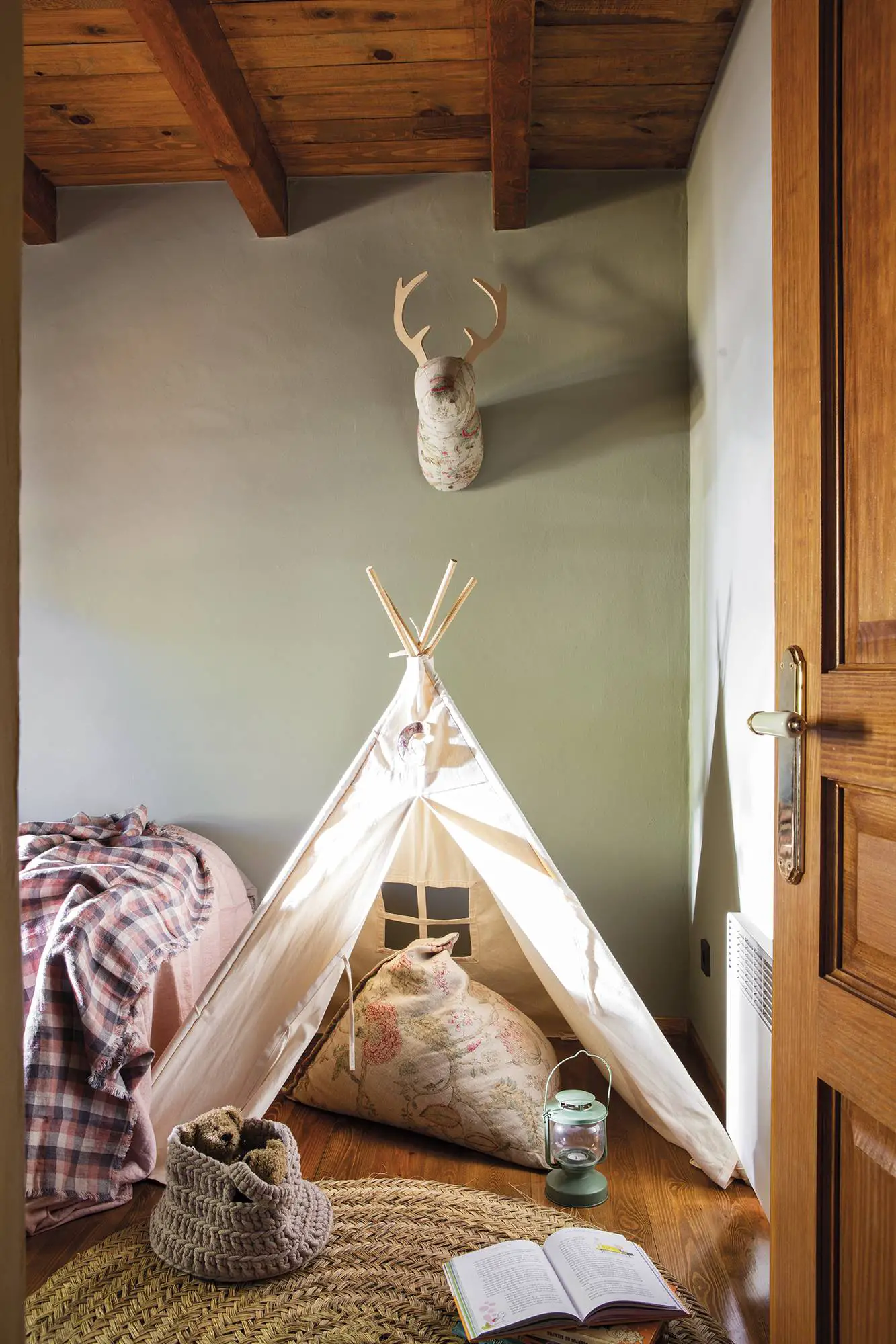 绿色自然的乡村小木屋设计-6