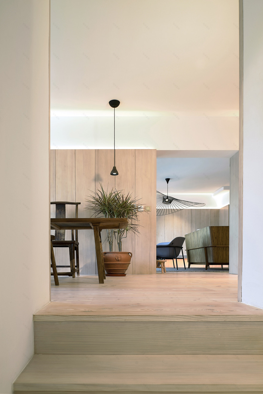 Natural materials offer "psychological wellbeing" at Xiang Jiang house-2