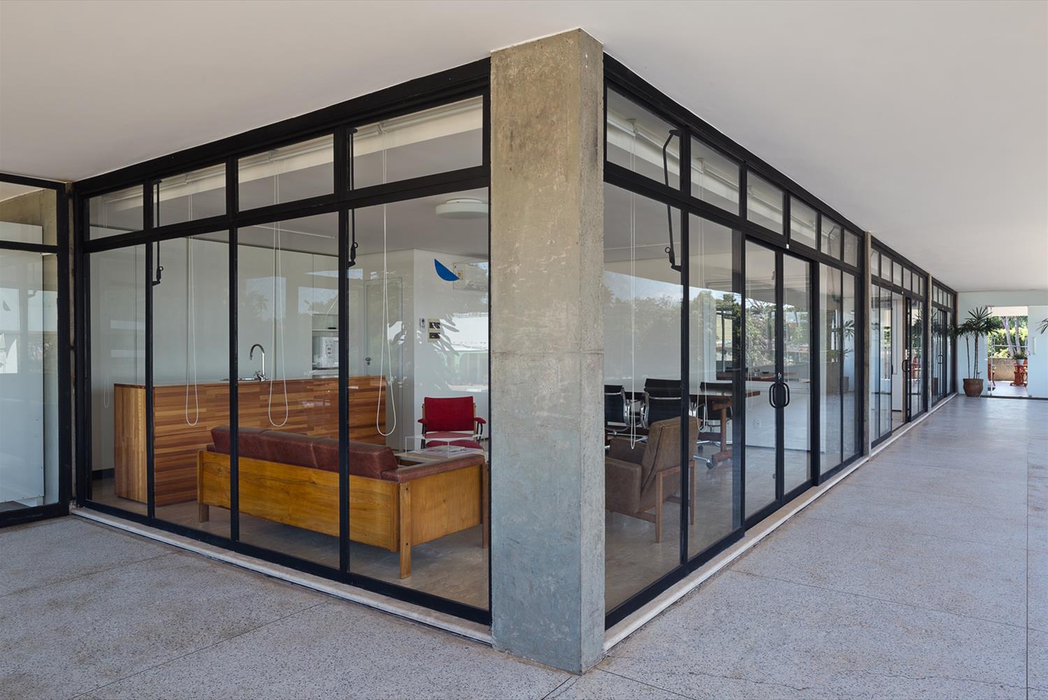 Lamas 团队打造 144 平米经济型办公空间-6