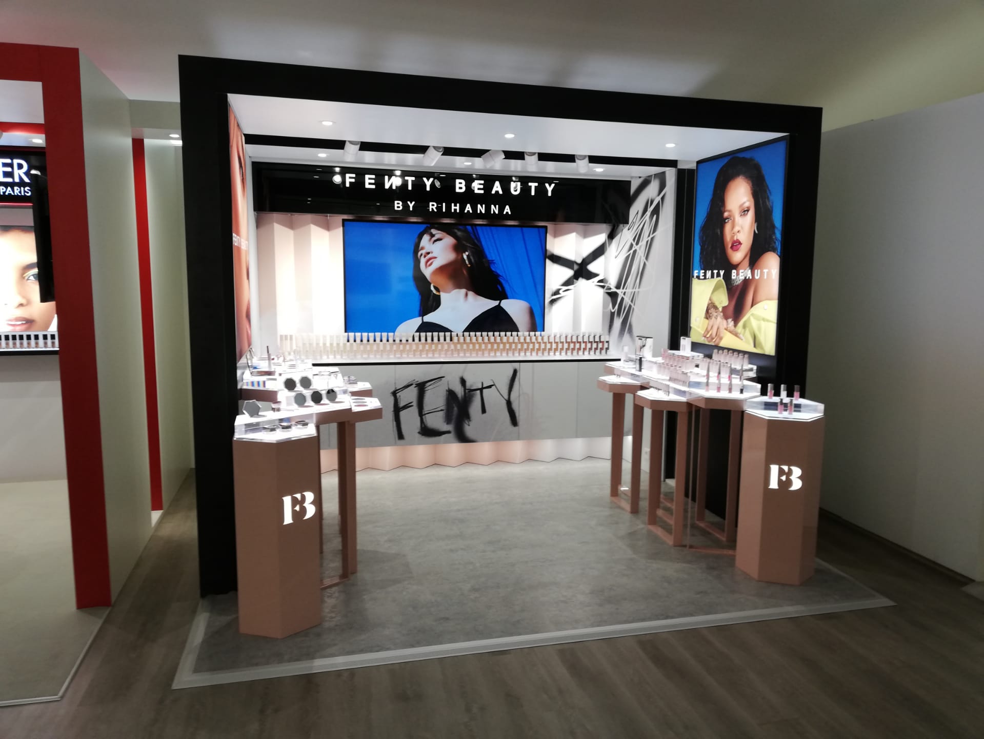 Fenty Beauty · Ta·free Cannes 展位设计丨法国-4