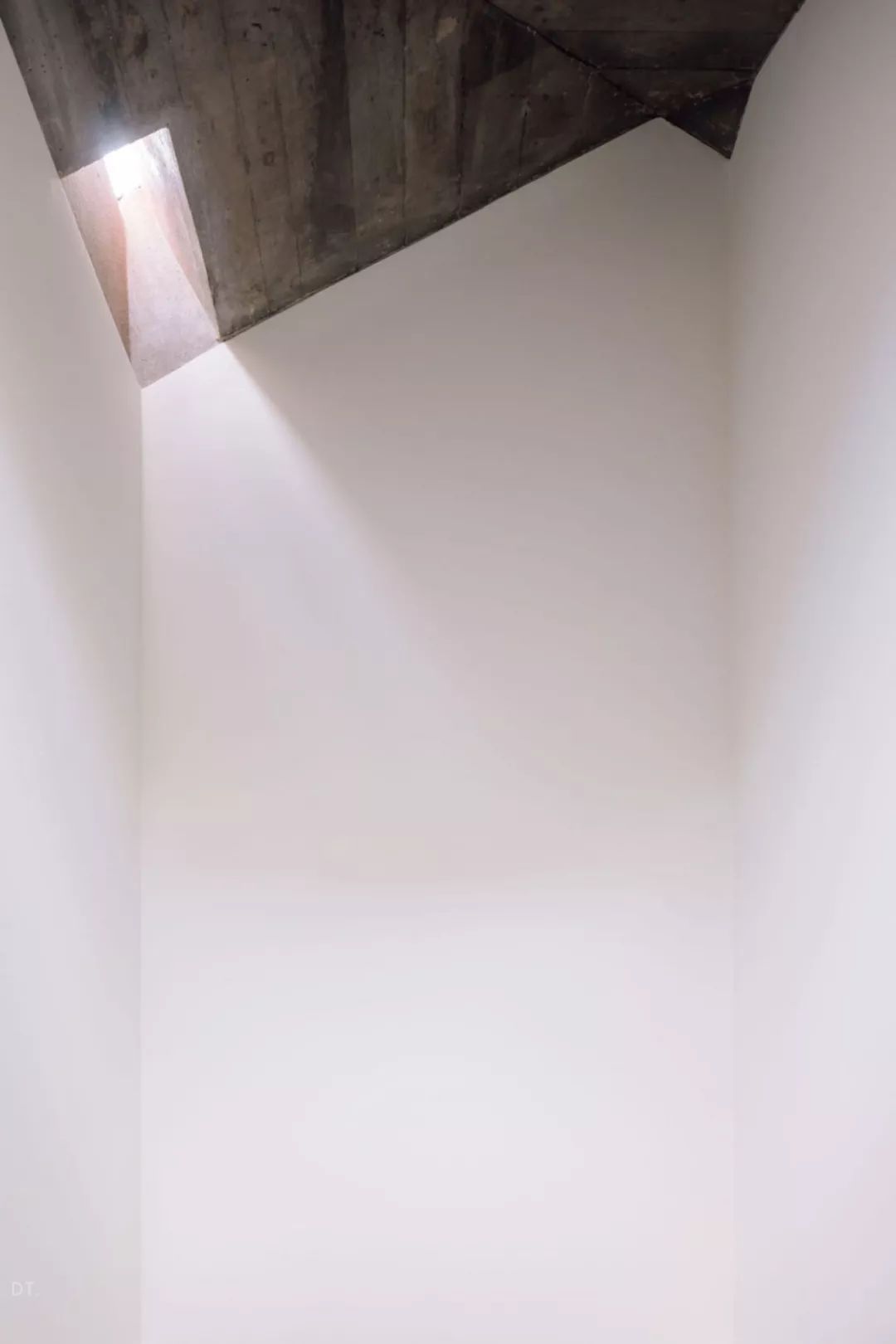 极简主义设计，葡萄牙里斯本的通透空间美学-60