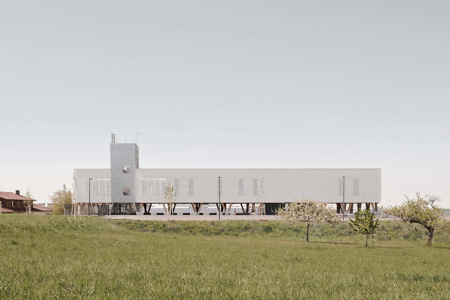 德国 Straubenhardt 循环建造的消防站-1