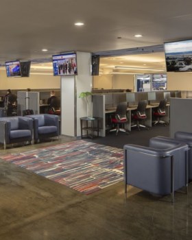 Delta 航空空中服务休息室 - 温馨都市风格融入 Atlanta