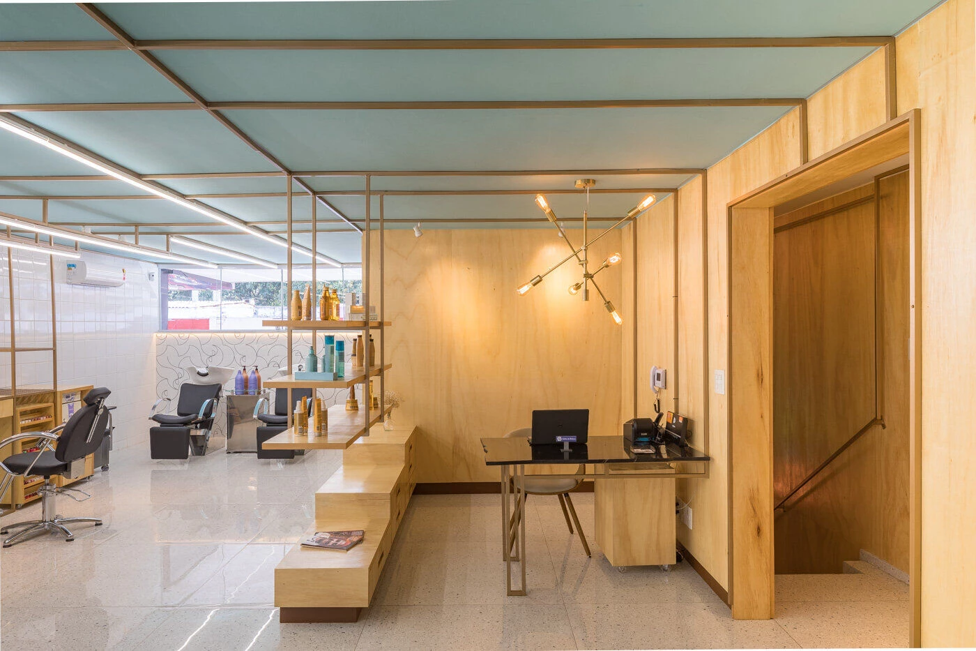 内尔美发沙龙丨巴西巴西利亚丨mínimo arquitetura e design-6