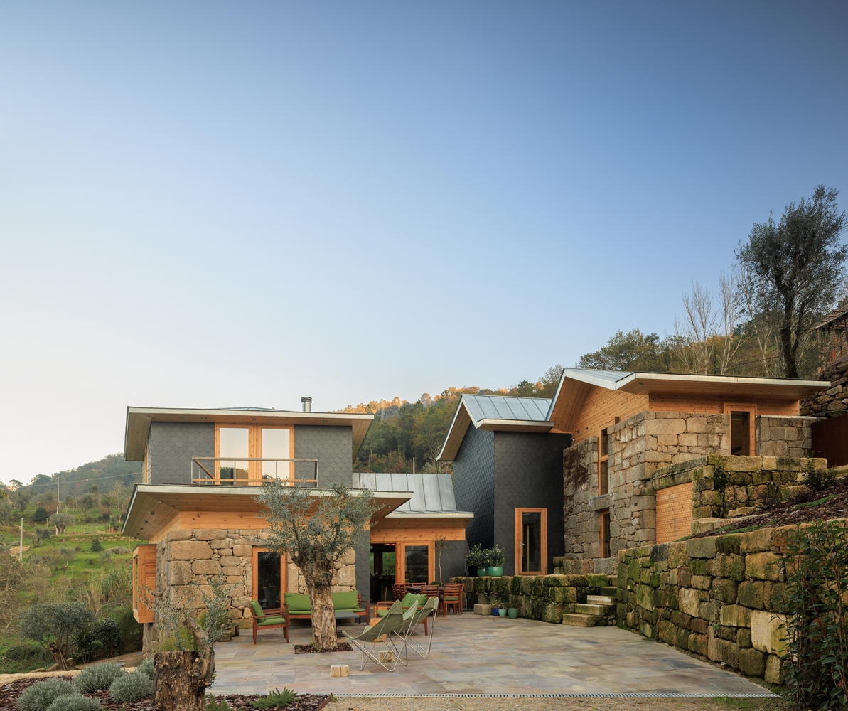 葡萄牙埃尔米达住宅创新改造丨Carlos Castanheira-0