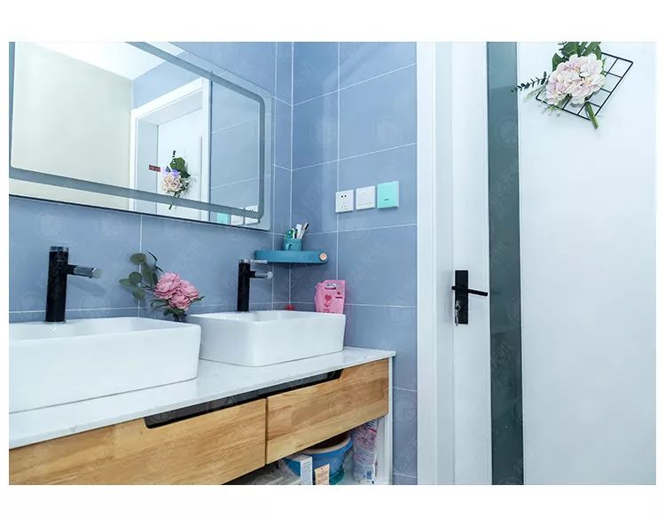 少女心卫浴间改造,现代简约风格设计亮点解析-41
