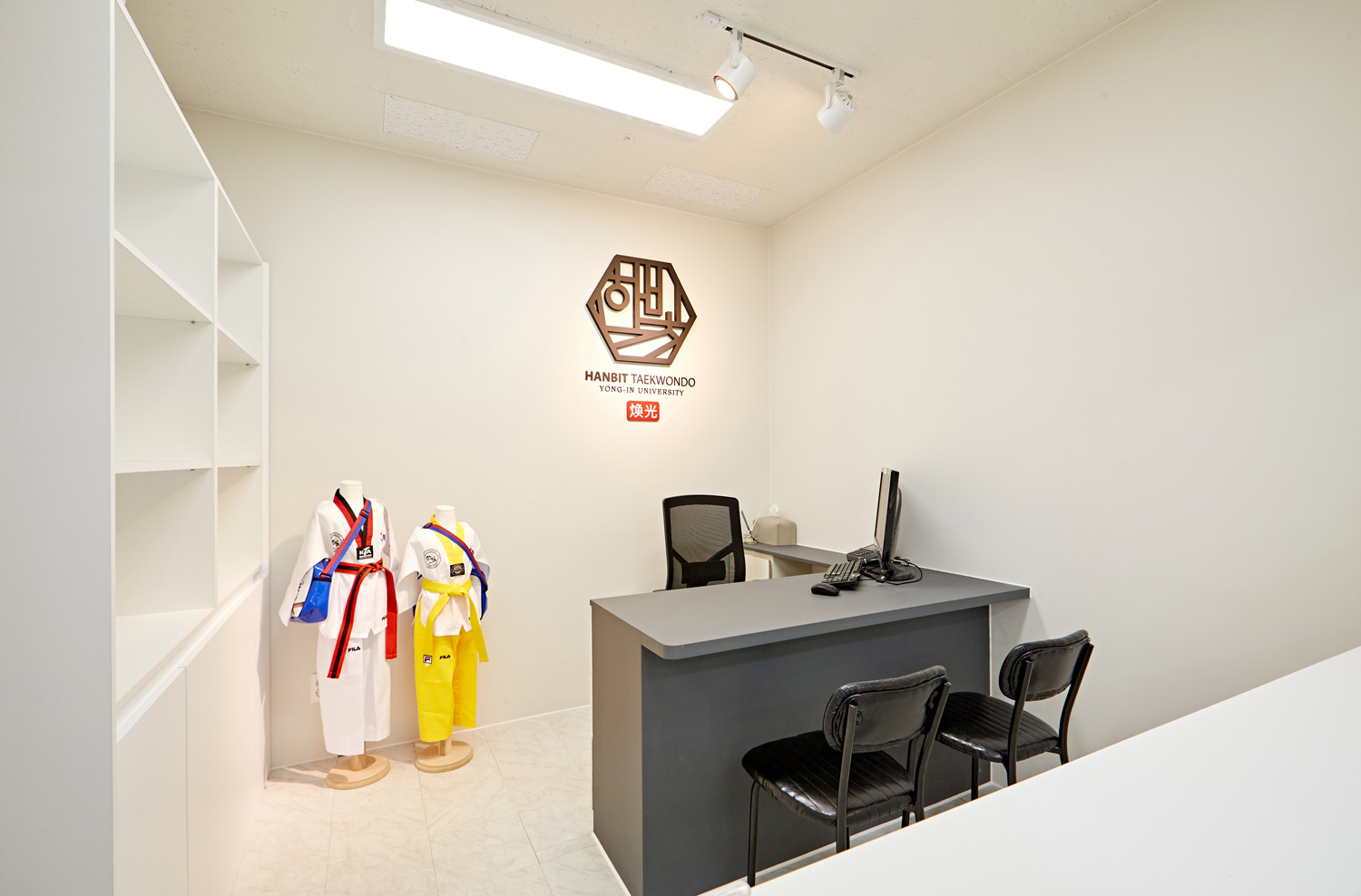 50 平极简跆拳道馆，白色调的清爽空间设计-11