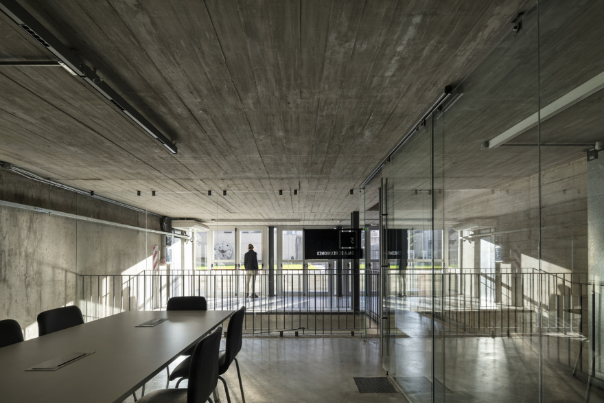 阿根廷建筑师协会总部 · 混凝土与绿意的共生-72