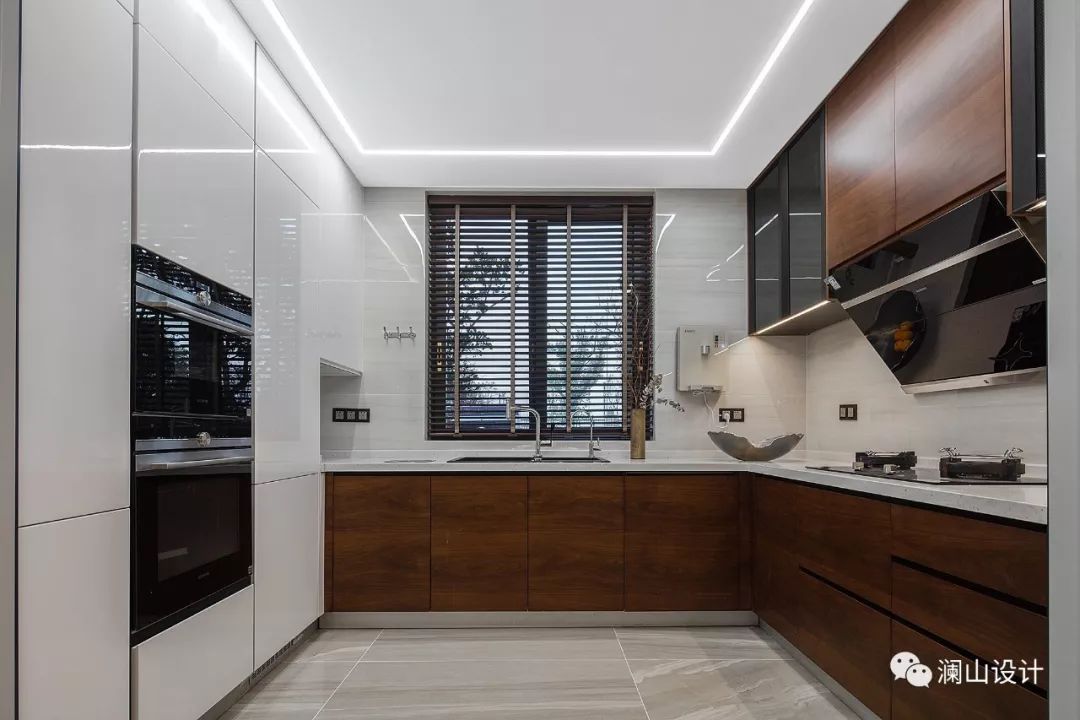 地下室华丽变身,蓝色魔力营造梦幻空间-10