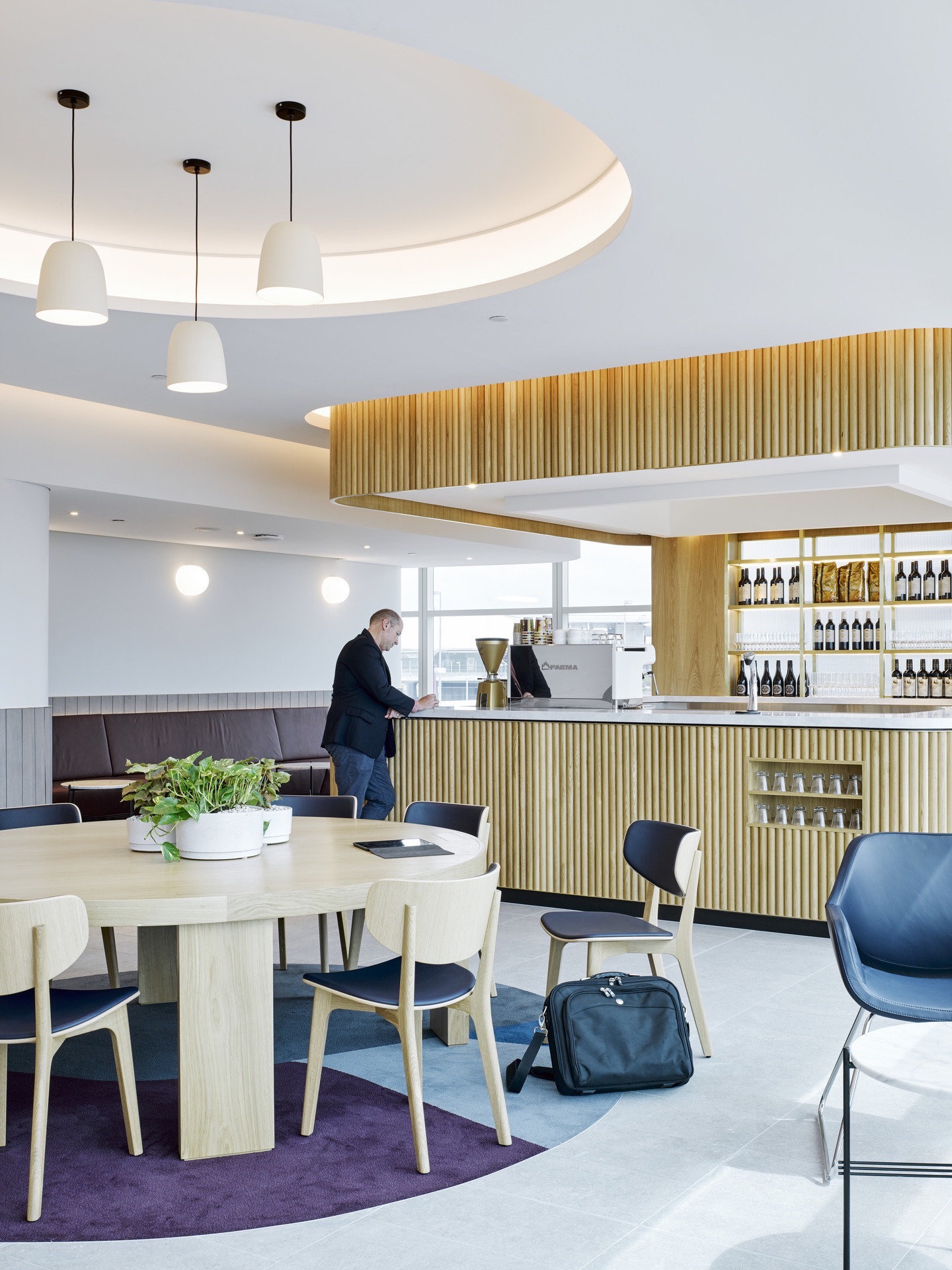 Qantas Domestic Business Lounge, Brisbane Airport | Woods Bagot-3