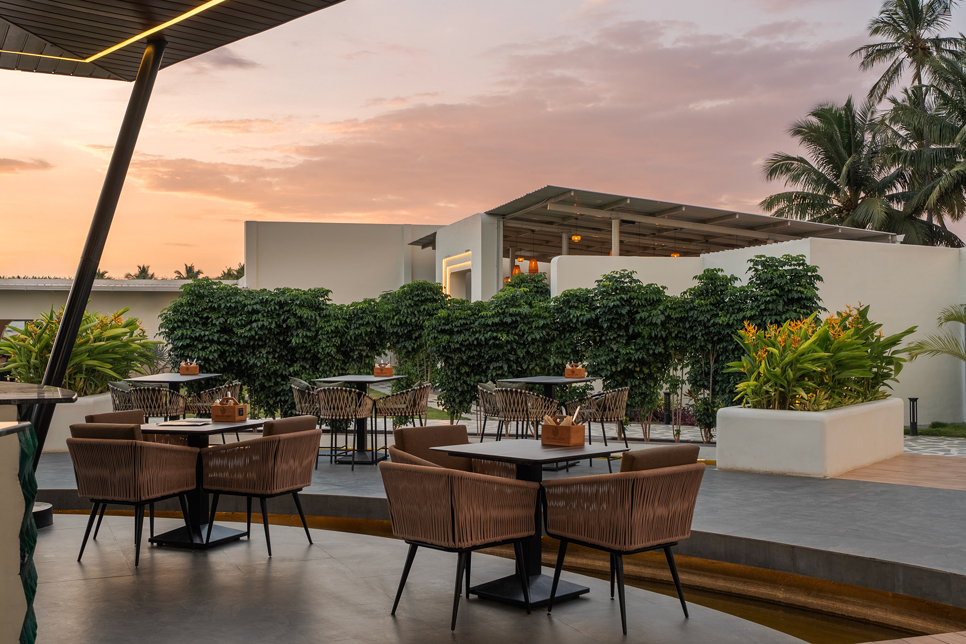 露台餐厅丨KARTHIK ARCHITECTS-40