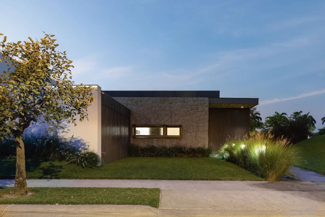 厄瓜多尔 6M 别墅 | 融入自然的简约空间-19