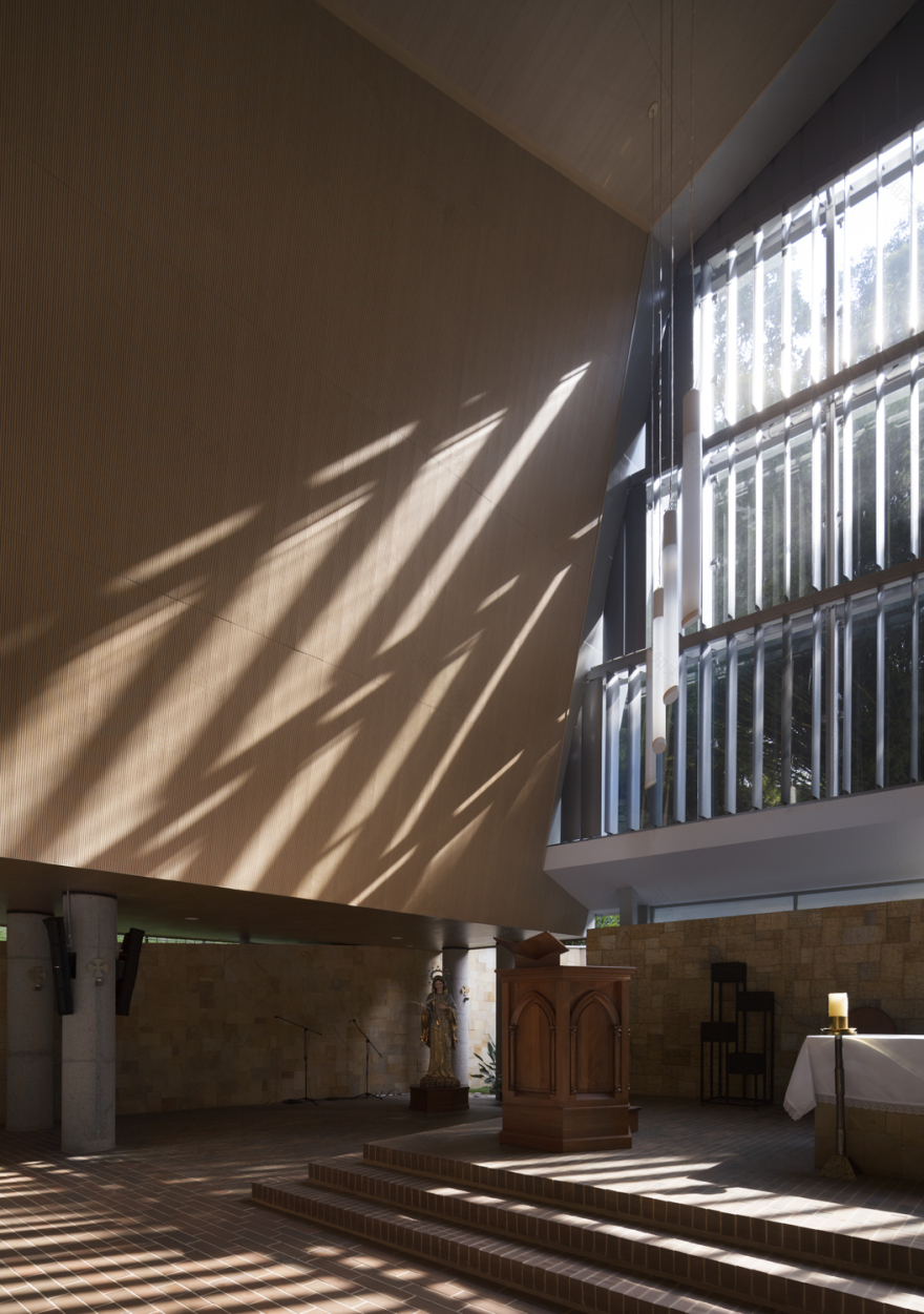 折叠屋顶下的绿意教堂-18