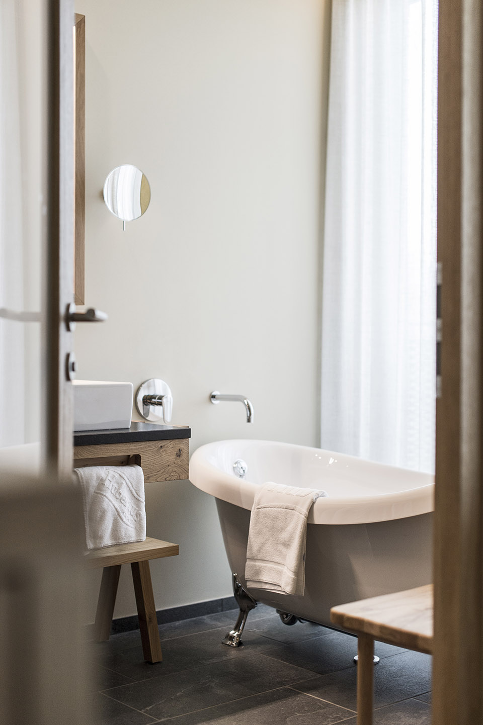 游弋于天地间 & 拥有漂浮大泳池的意大利Hubertus 酒店 / noa* -42