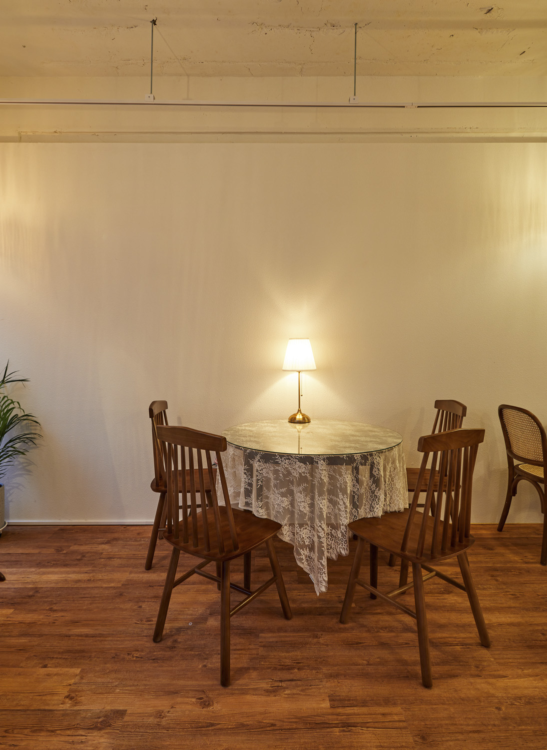 十平米咖啡店，极简设计打造温馨空间-8