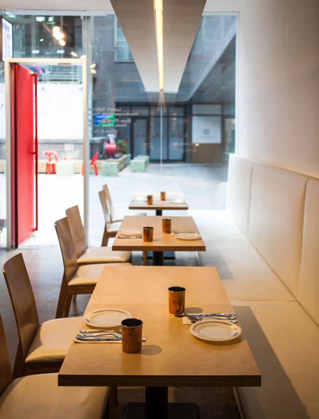 红色小门脸的简约魅力-7