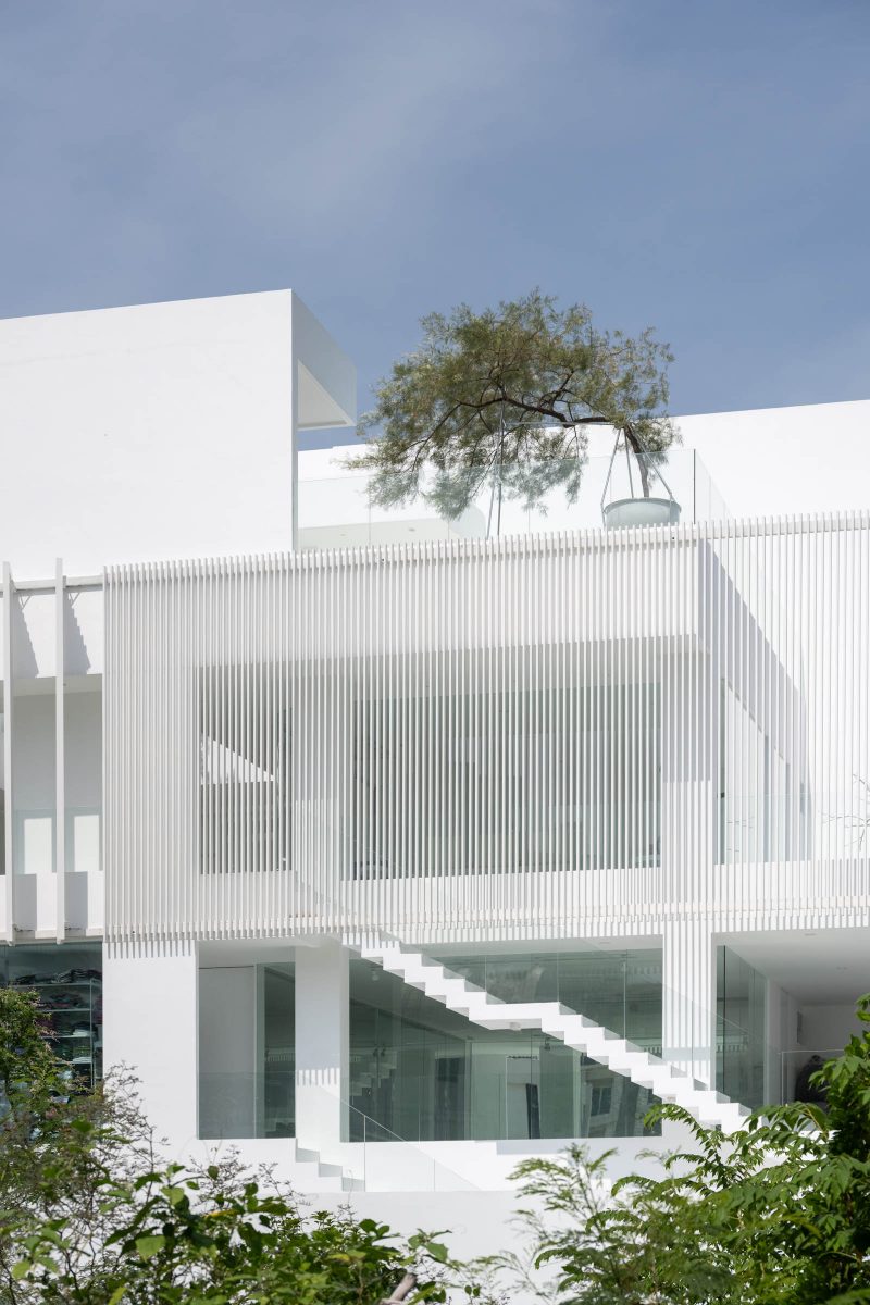 บ้านสีขาว โฮมสตูดิโอที่ผสานพื้นที่อยู่อาศัยในบ้านหลากฟังก์ชัน-21