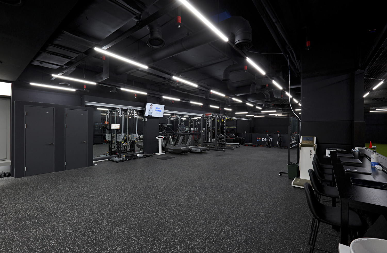 简约时尚的 120 平足球康复运动中心设计-8