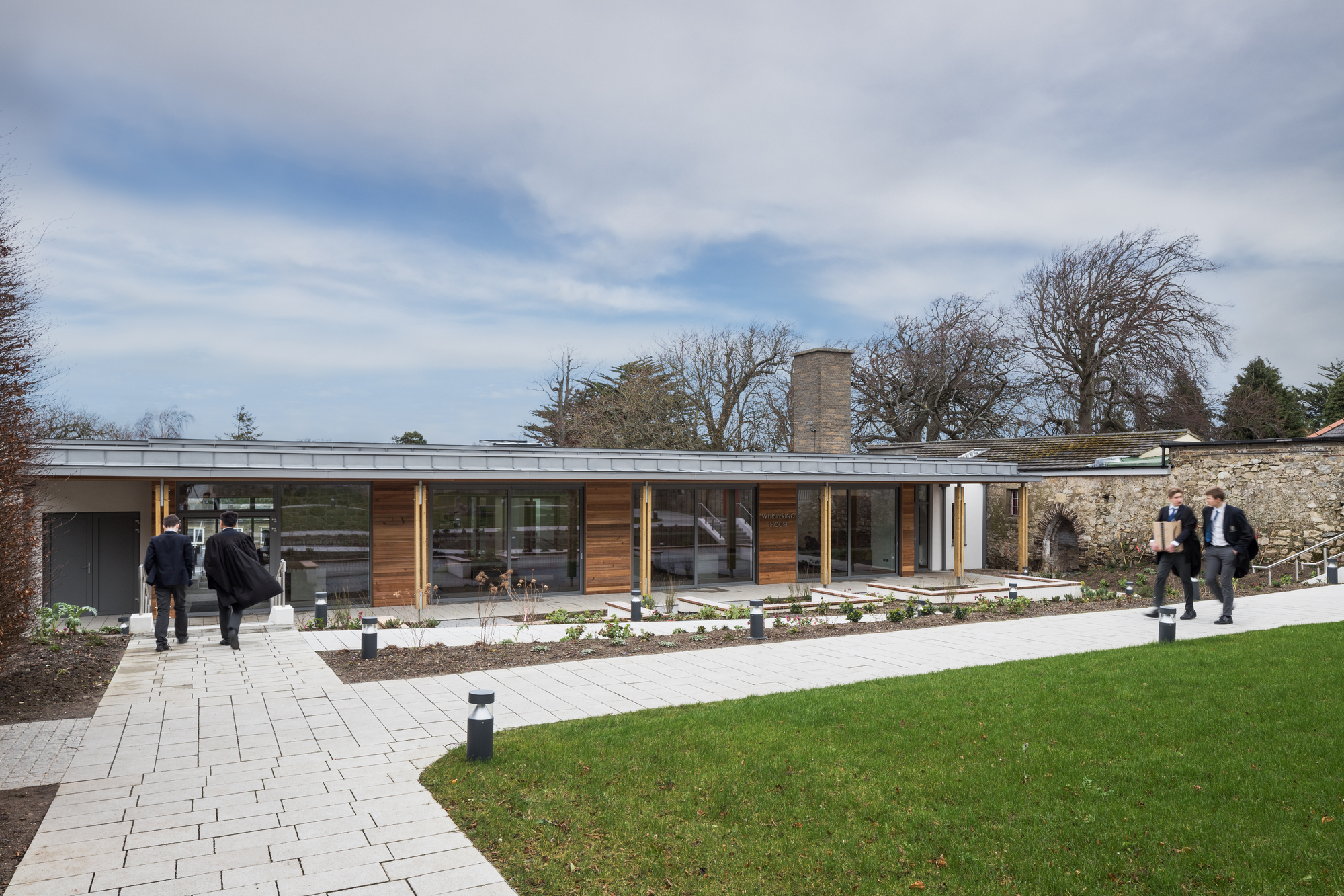 Whispering House Social Hub / Coady Architects-8