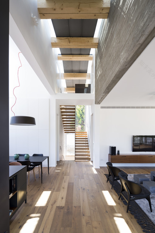 以色列水畔石山现代别墅-4