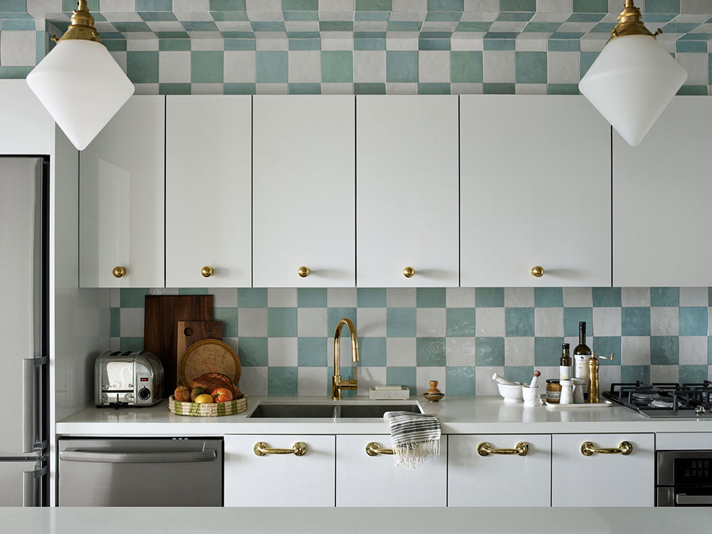 加拿大音乐家 Jann Arden 的粉色工业风公寓-5