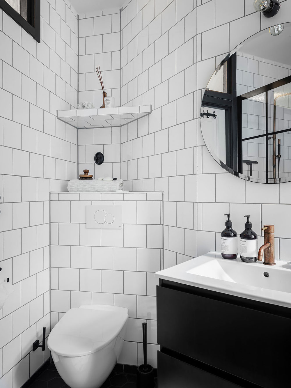 温馨瑞典公寓 | 不同空间的和谐色彩搭配-26