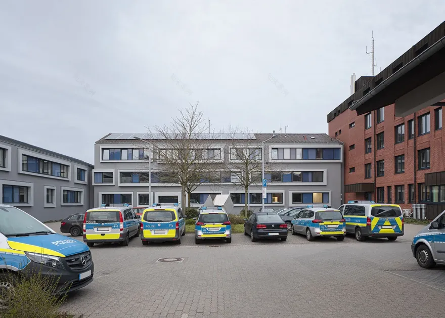 德国 Heppenheim 警察总部翻新,呈现活力动态立面-19