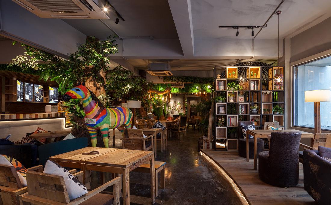 绿意盎然的自然咖啡厅-0