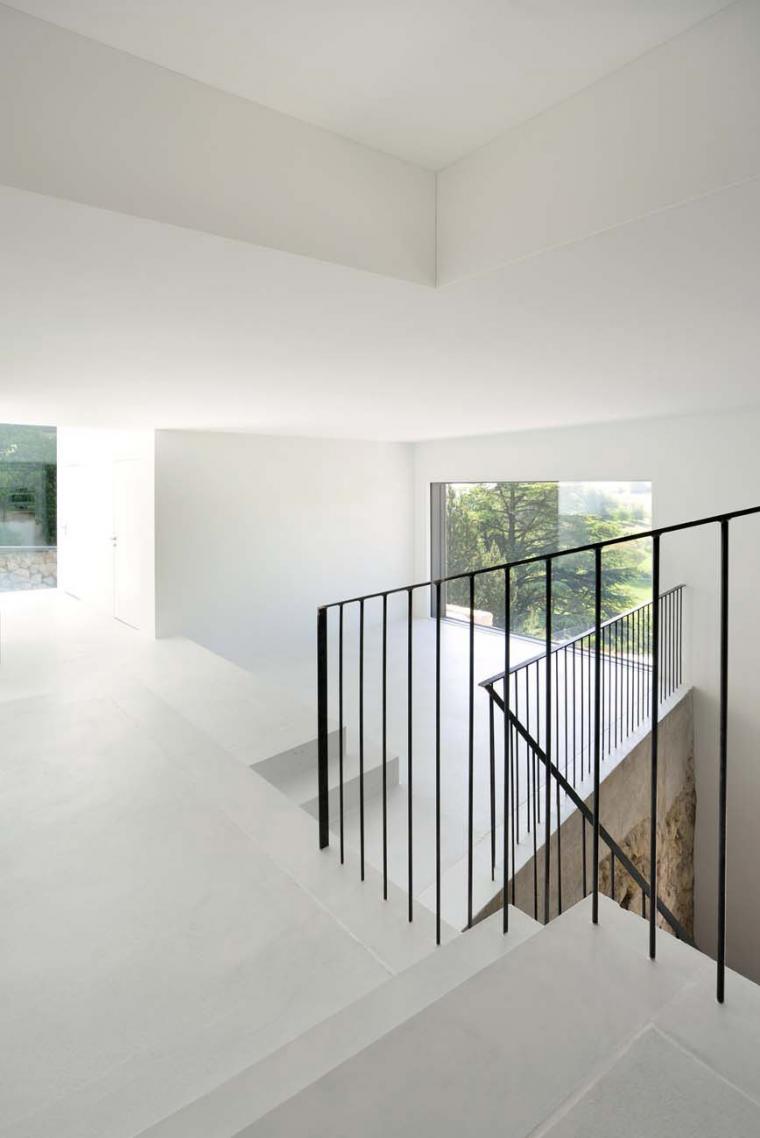 瑞士中世纪小镇新宅 | 传统与现代的完美融合-17