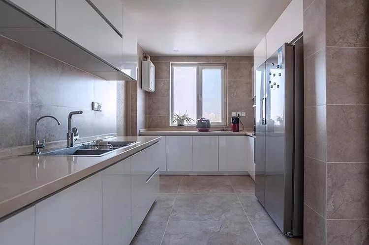 190㎡现代简约大宅，暖灰色地砖打造舒适空间-46